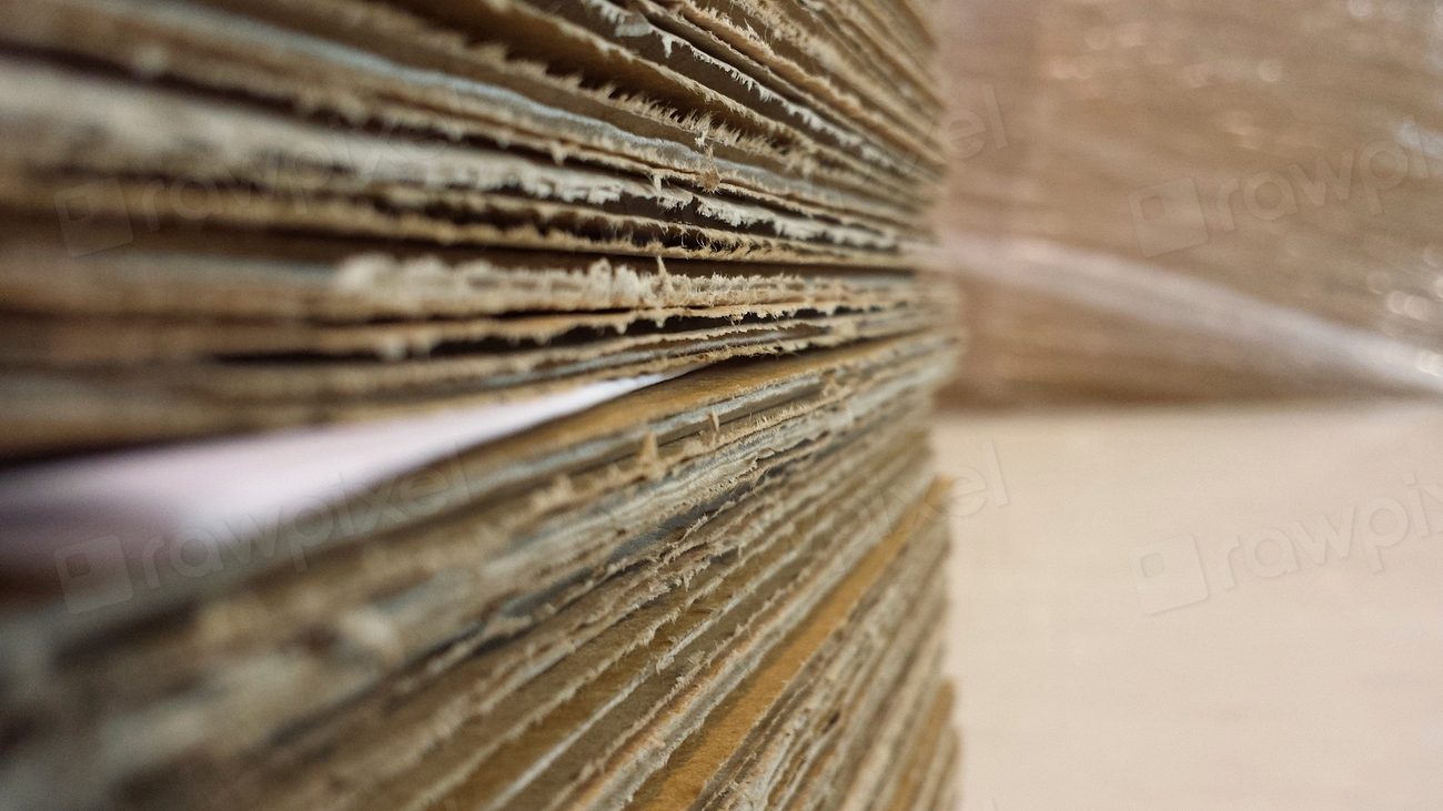 Boîtes de carton empilées prêtes pour un déménagement